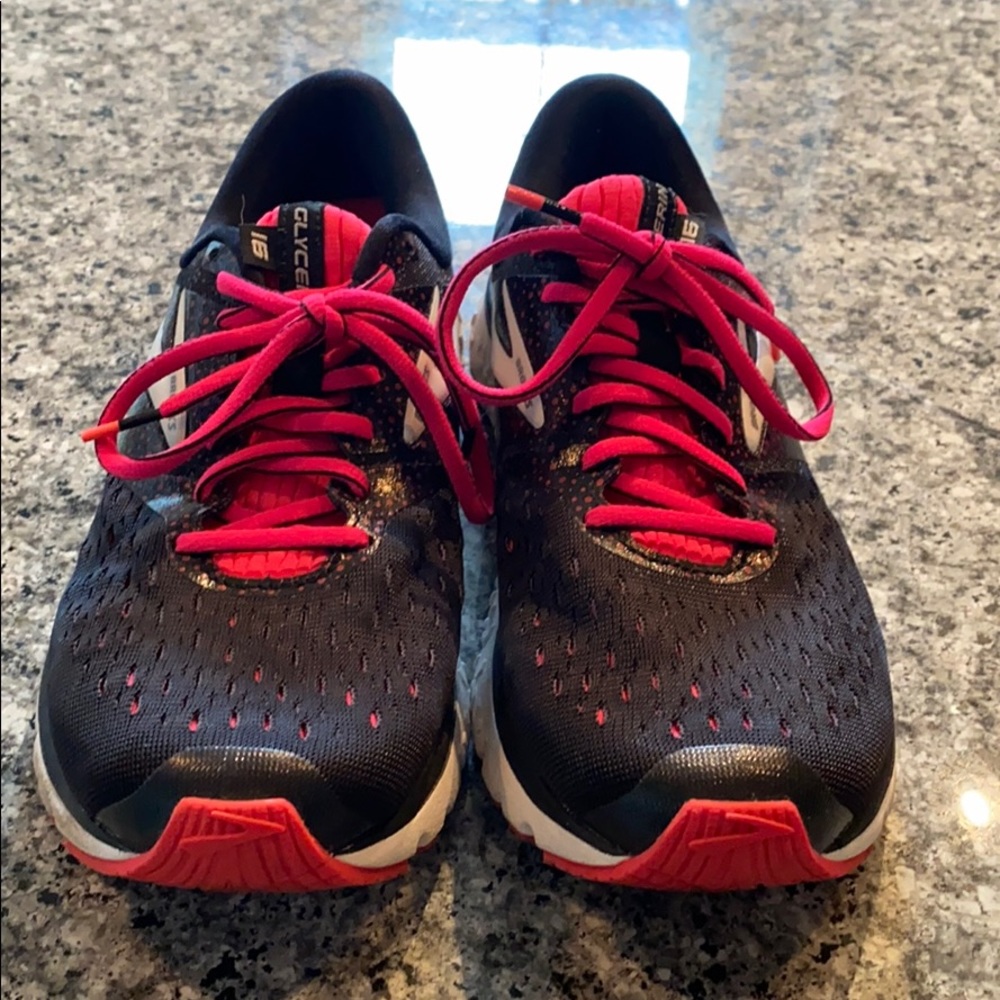 Woman’s Brooks Glycerin 16 size 8